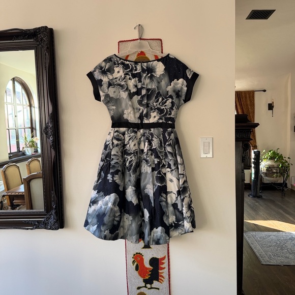 🌟🌟HOST PICK🌟🌟Stunning NWT “”MARCHESSA VOYAGE” 💯 Silk Dress - Picture 5 of 9